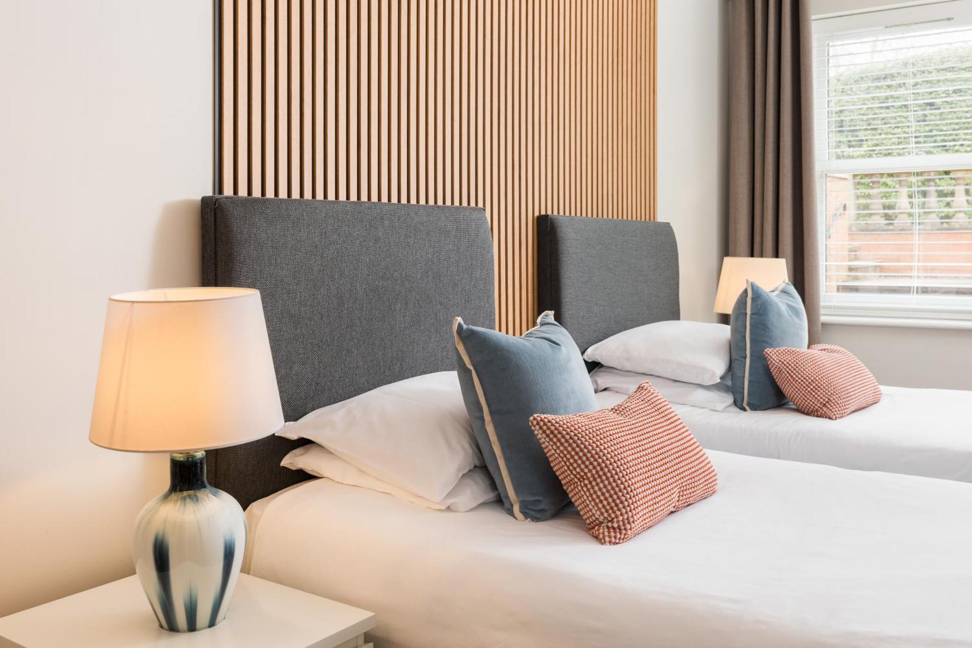 Modern 2-Bedroom Apartments With Free Parking In Leamington Spa Kültér fotó