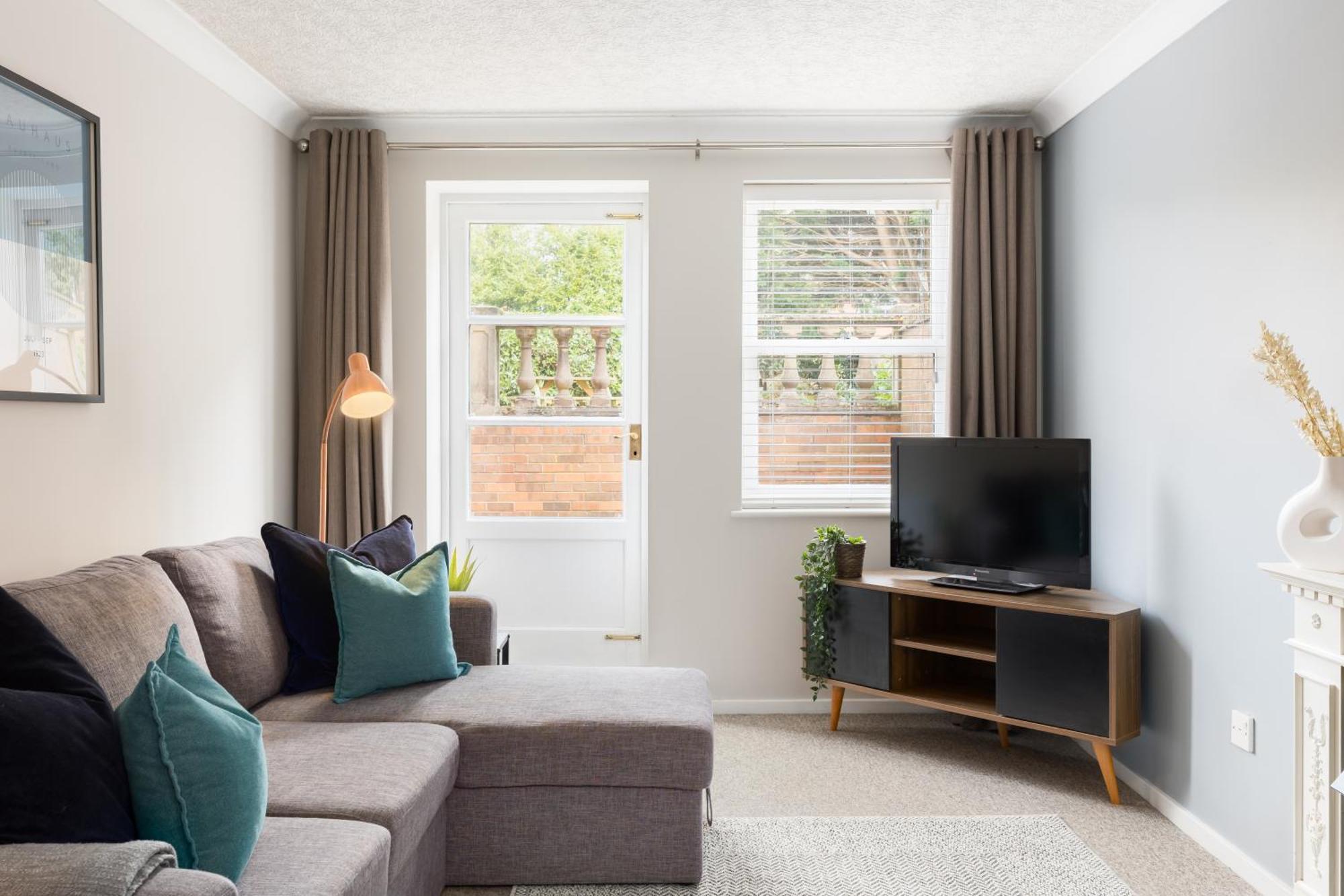 Modern 2-Bedroom Apartments With Free Parking In Leamington Spa Kültér fotó
