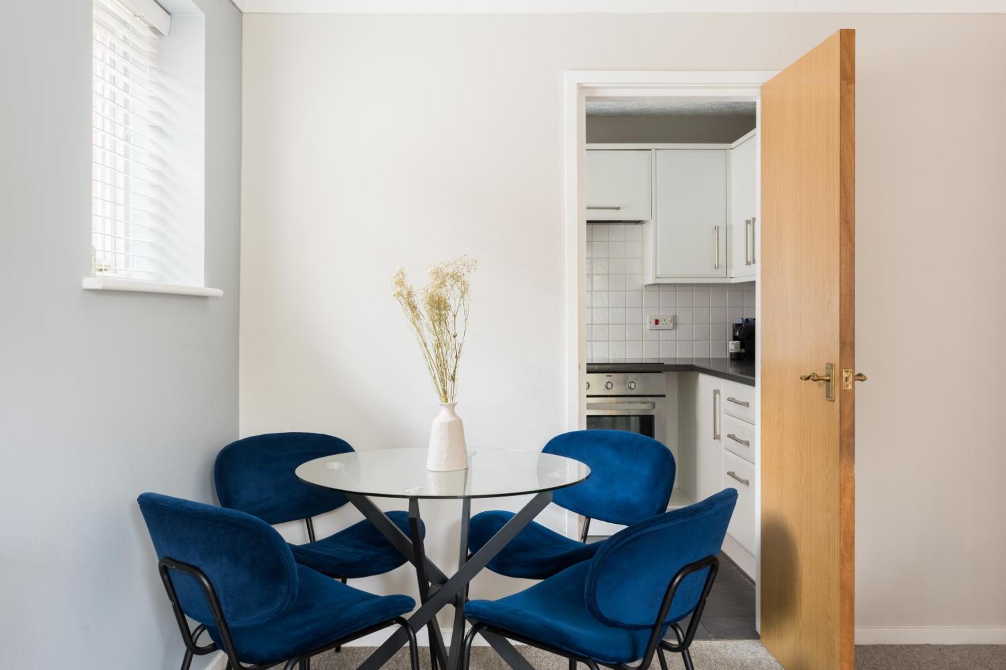 Modern 2-Bedroom Apartments With Free Parking In Leamington Spa Kültér fotó