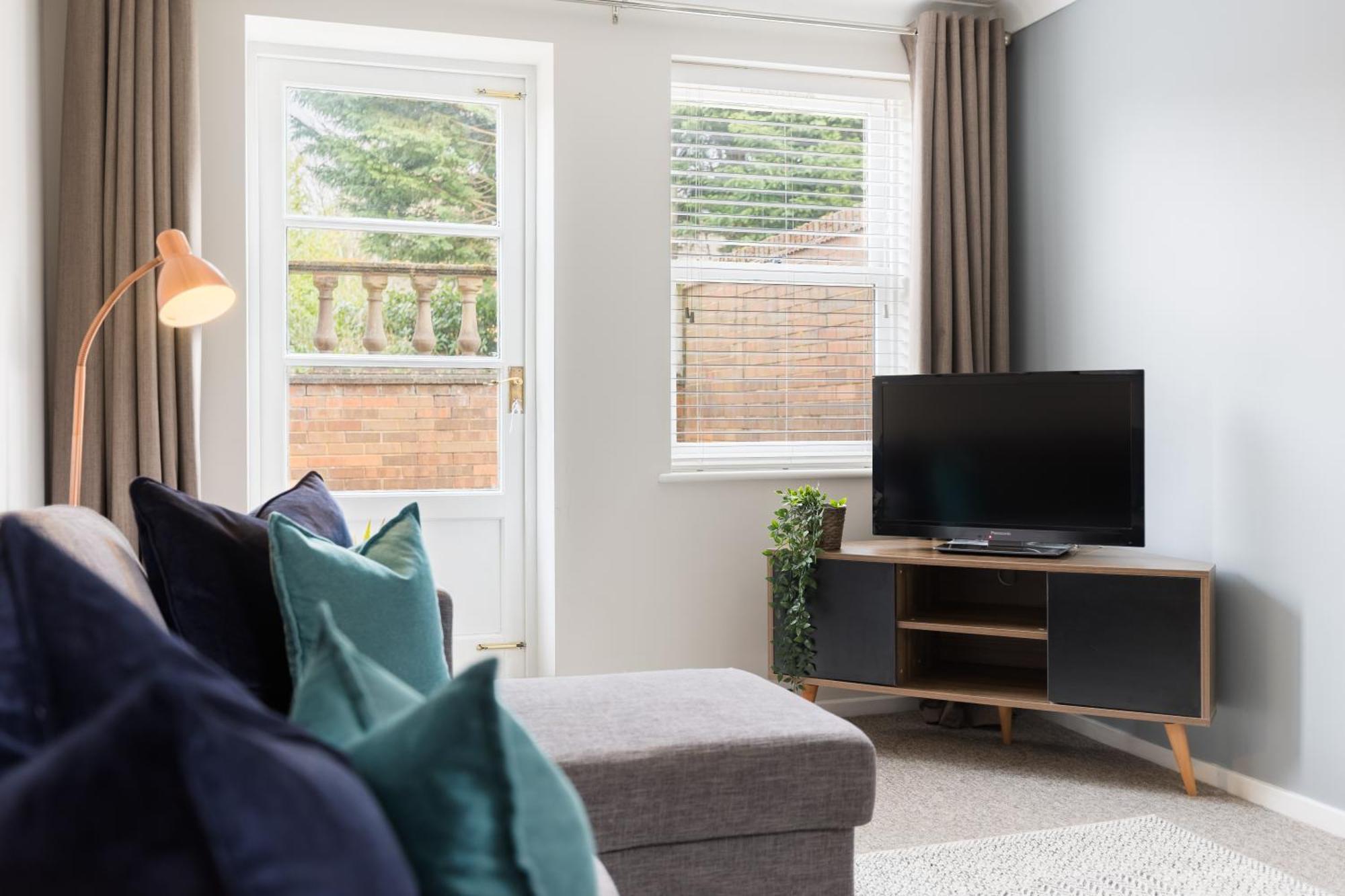 Modern 2-Bedroom Apartments With Free Parking In Leamington Spa Kültér fotó