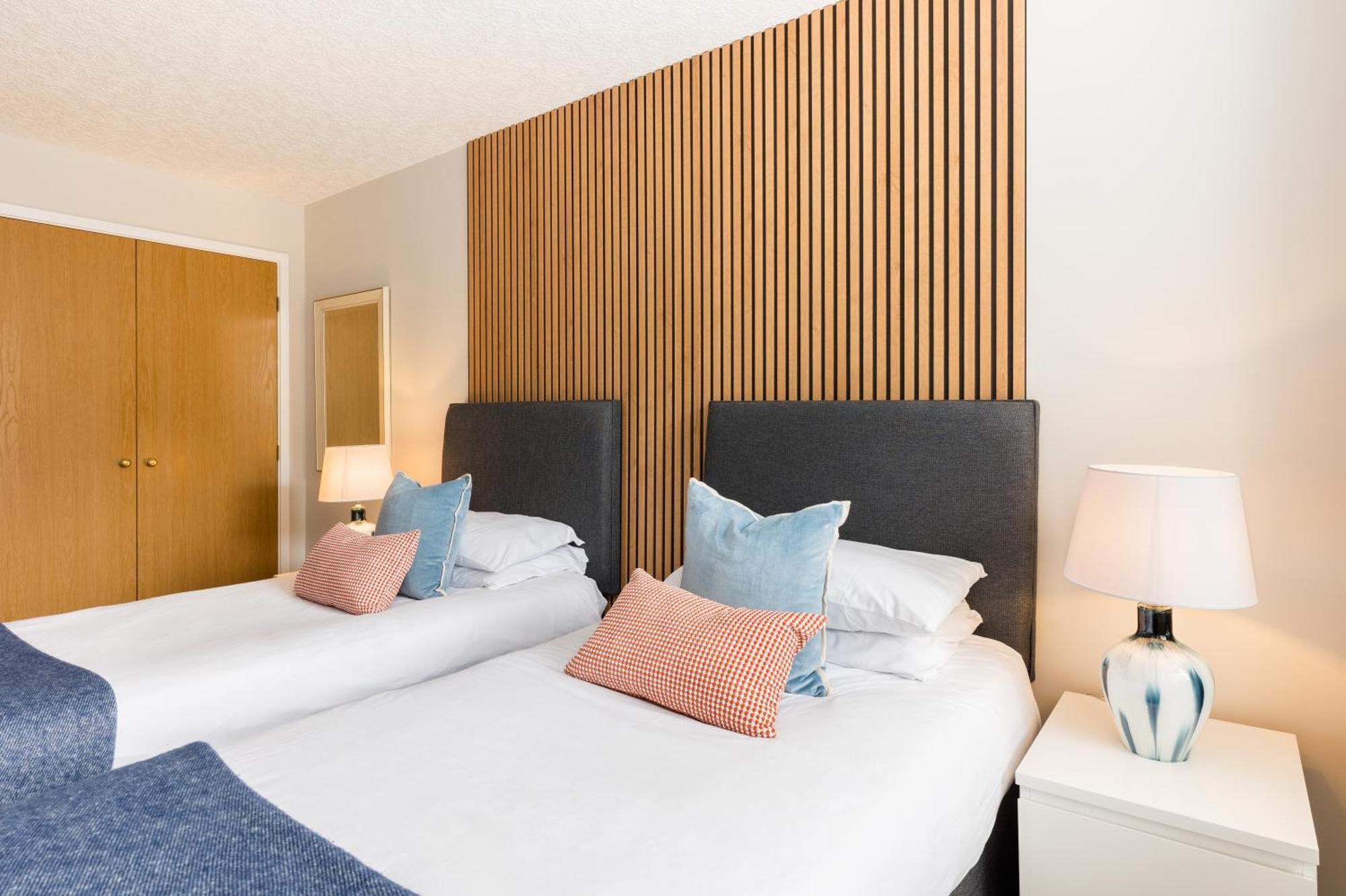 Modern 2-Bedroom Apartments With Free Parking In Leamington Spa Kültér fotó